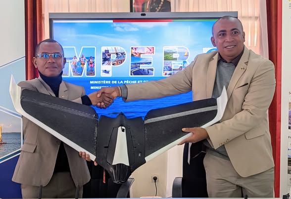 Drones roa (02) hampiasain’ny CSP na ny Centre de Surveillance des Pêches hiadiana amin’ny Jono tsy manaradalana, tsy voafanambara ary tsy voafehin-dalàna