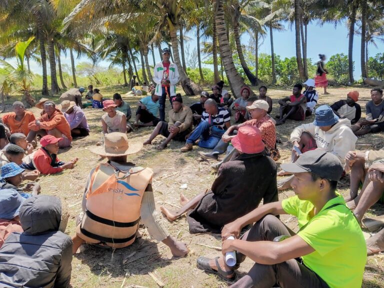 Ambinagny Managnano, Kaominina Ambanivohitra Anosiala, Distrikan’i Manakara, Faritra Fitovinagny. Fanentanana ny Mpanjono madinika manoloana ny ICAM sy Fisorohana ny Doro ala.