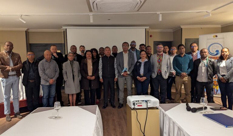 Hotel Colbert,Antananarivo 04 – 05 Septambra 2025 𝐀𝐭𝐫𝐢𝐤𝐚𝐬𝐚 𝐦𝐢𝐤𝐚𝐬𝐢𝐤𝐚 𝐧𝐲 𝐟𝐚𝐦𝐩𝐚𝐡𝐚𝐟𝐚𝐧𝐭𝐚𝐫𝐚𝐧𝐚 𝐧𝐲 𝐟𝐢𝐭𝐚𝐨𝐯𝐚𝐧𝐚 𝐞𝐧𝐭𝐢𝐧𝐚 𝐡𝐚𝐧𝐝𝐫𝐞𝐟𝐞𝐬𝐚𝐧𝐚 𝐧𝐲 𝐟𝐚𝐦𝐩𝐢𝐫𝐨𝐛𝐨𝐫𝐨𝐛𝐨𝐚𝐧𝐚 𝐧𝐲 𝐭𝐨𝐞𝐤𝐚𝐫𝐞𝐧𝐚 𝐦𝐚𝐧𝐠𝐚 𝐦𝐚𝐡𝐚𝐫𝐢𝐭𝐫𝐚