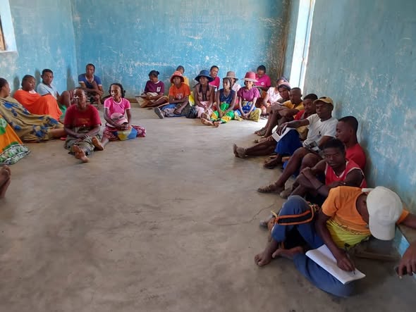 Kaominina Ambatolahy sy Ilakakabe, Distrikan’Ihosy Faritra Ihorombe. Akon’ny fampiofanana fiompiana trondro