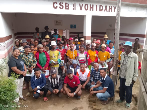 Kaominina ambanivohitra Vohidahy, Distrikan’Ambositra, Faritra Amoron’i Mania. Akon’ny fampiofanana mikasika ny fiompiana trondro eny ifotony.