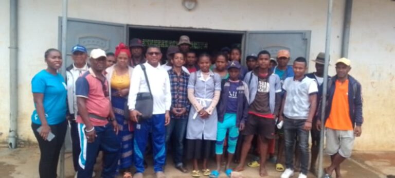 Kaominina ambanivohitra Ranotsara Avaratra sy Iakora, Distrikan’Iakora, Faritra Ihorombe. Akon’ny fampiofanana mikasika ny fiompiana trondro narahina  fizarana tohana.