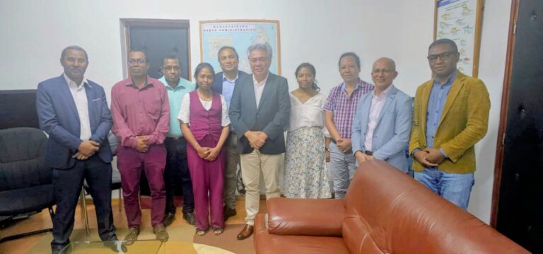 MPEB & SIAM : VONONA NY HIARA-HIASA HAMPANDROSOANA NY SEHATRY NY JONO ETO MADAGASIKARA